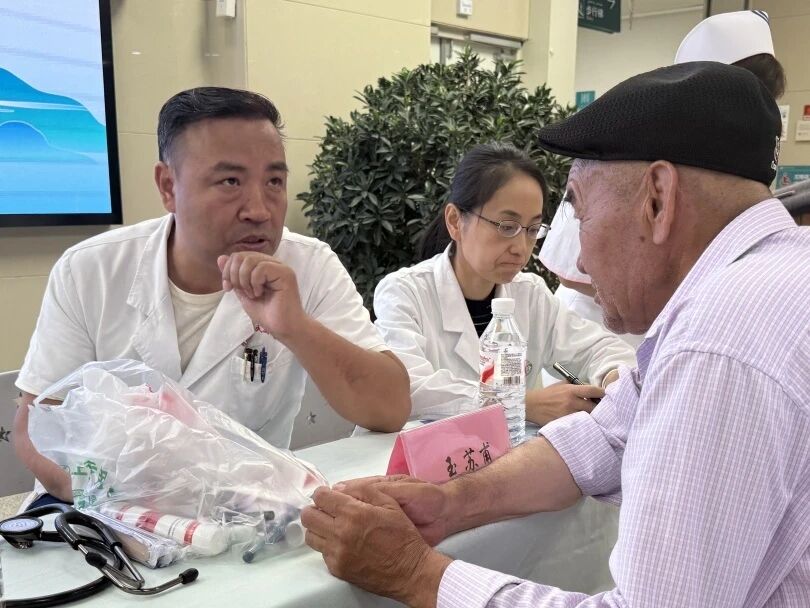 聚焦“一老一小”民生关切，九游注册官网_九游（中国）
持续开展健康关爱公益行动